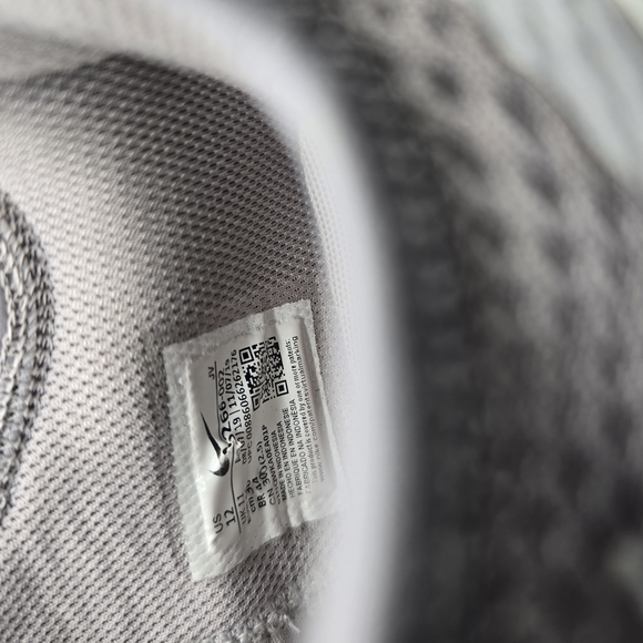 Nike Gray and White Mesh Sneakers - Picture 6 of 7